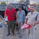 खंडवा के डायल-112 हीरोज रास्ता भटके 80 वर्षीय बुजुर्ग को सुरक्षित परिजनों से मिलाया खंडवा के डायल-112 हीरोज रास्ता भटके 80 वर्षीय बुजुर्ग को सुरक्षित परिजनों से मिलाया