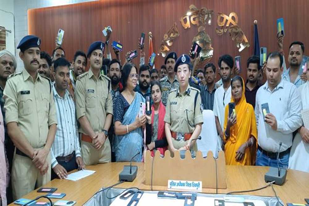 लगभग 2 करोड़ 18 लाख रुपये से अधिक की संपत्ति नागरिकों को लौटाई साइबर तकनीक एवं CEIR पोर्टल की मदद से मिली सफलता