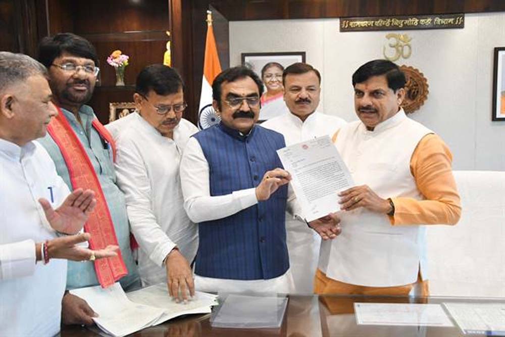 लोक निर्माण मंत्री राकेश सिंह ने की मांग, जबलपुर एयरपोर्ट को मिले मां रानी दुर्गावती का नाम लोक निर्माण मंत्री राकेश सिंह ने की मांग, जबलपुर एयरपोर्ट को मिले मां रानी दुर्गावती का नाम