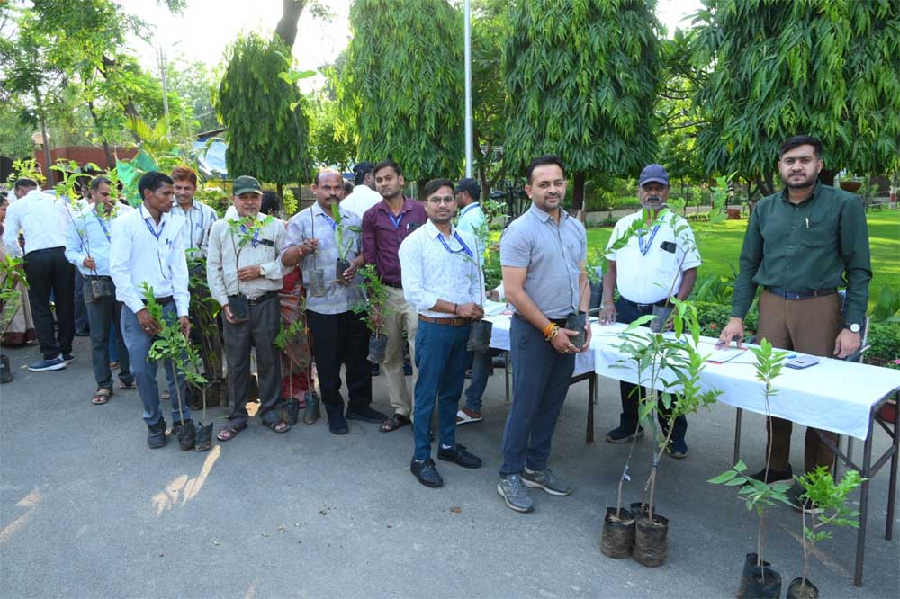प्रकृति संरक्षण को जनभागीदारी से जोड़ने का आह्वान, राज्यपाल ने जल बचाने पर दिया जोर