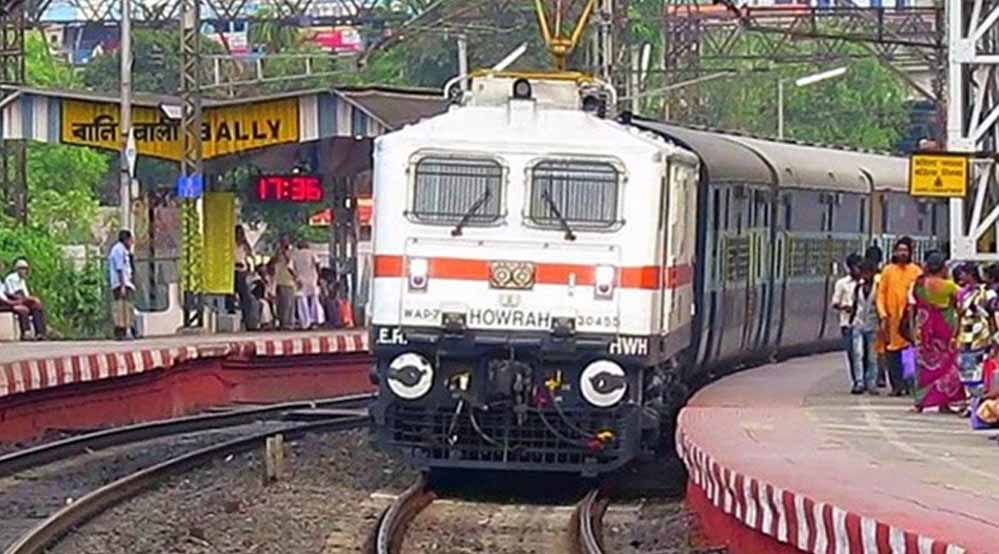 1 साल बाद फिर पटरी पर लौटेंगी ट्रेनें, दिल्ली से जम्मू-कश्मीर का सफर होगा आसान 1 साल बाद फिर पटरी पर लौटेंगी ट्रेनें, दिल्ली से जम्मू-कश्मीर का सफर होगा आसान