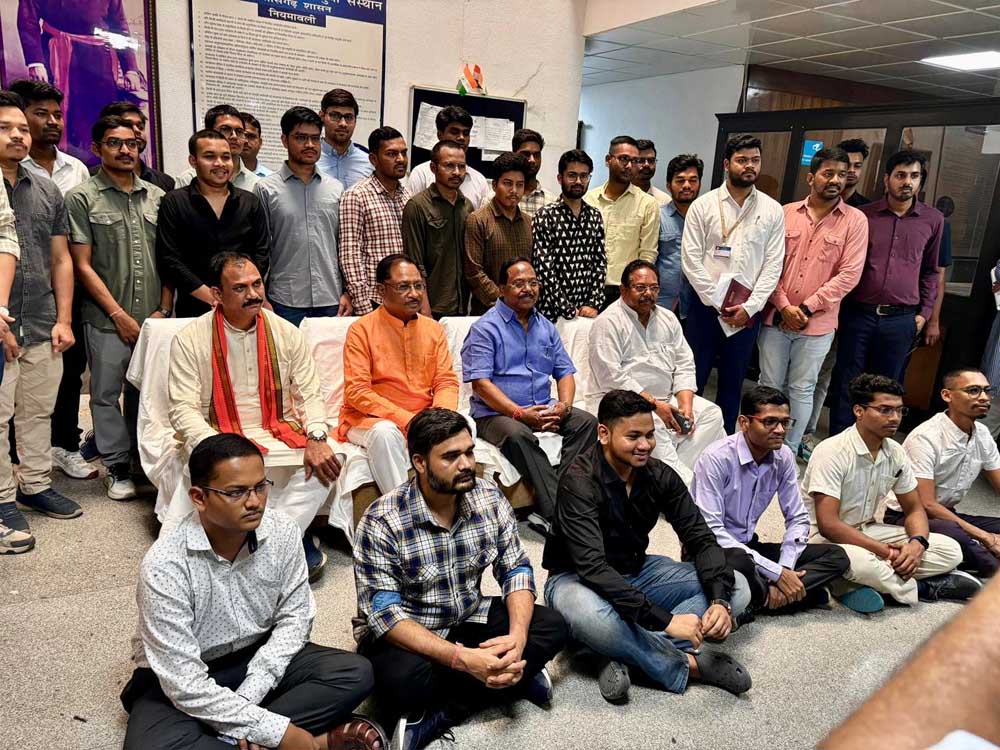 ट्राइबल यूथ हॉस्टल के 13 अभ्यर्थियों ने यूपीएससी प्रीलिम्स में हासिल की सफलता ट्राइबल यूथ हॉस्टल के 13 अभ्यर्थियों ने यूपीएससी प्रीलिम्स में हासिल की सफलता