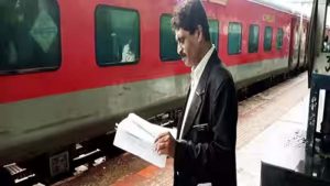 रेलवे का बड़ा फैसला, टीटीई की हर कार्रवाई होगी बॉडीकैम में रिकॉर्ड रेलवे का बड़ा फैसला, टीटीई की हर कार्रवाई होगी बॉडीकैम में रिकॉर्ड