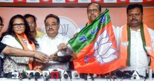 ममता बनर्जी को राज्यसभा में बड़ा झटका? उपचुनाव के बाद तीनों सांसद रहेंगे बरकरार, बदलेगा सिर्फ दल ममता बनर्जी को राज्यसभा में बड़ा झटका? उपचुनाव के बाद तीनों सांसद रहेंगे बरकरार, बदलेगा सिर्फ दल