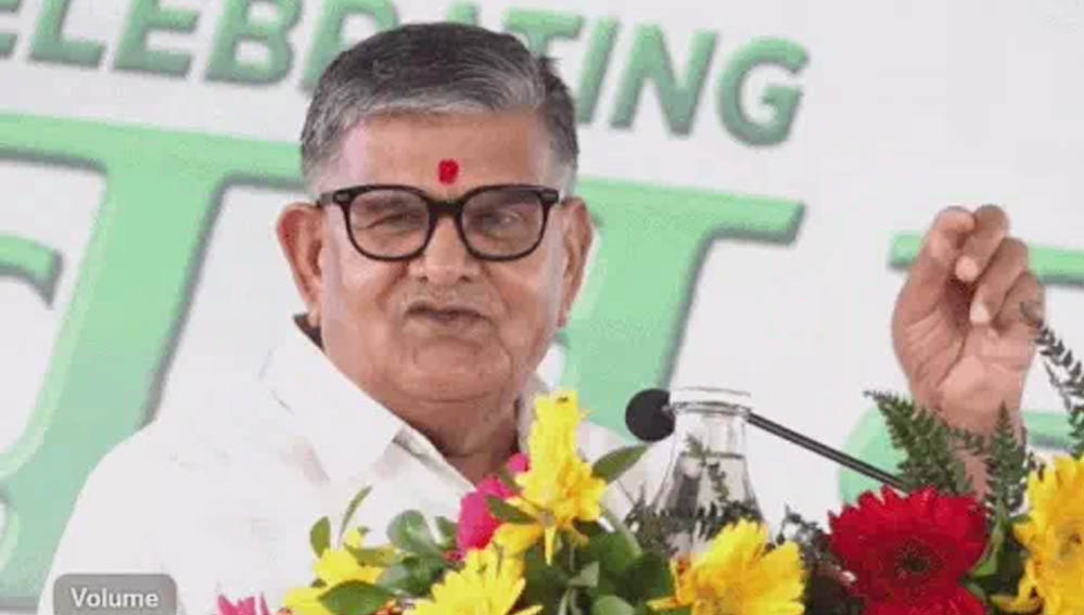 ‘इतने पौधे लगाए कि धरती पर इंचभर जगह नहीं बची!’ प्रशासक ने वन महोत्सव में अधिकारियों की खिंचाई की