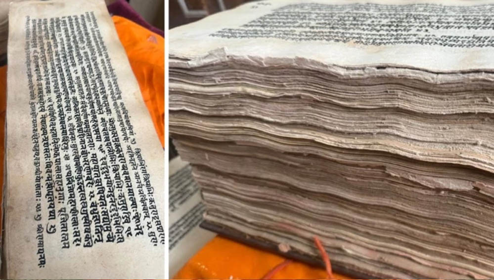 बुरहानपुर में मिला 220 वर्ष पुराना अनमोल खजाना, दुर्लभ हस्तलिखित पांडुलिपि की आज भी होती है पूजा बुरहानपुर में मिला 220 वर्ष पुराना अनमोल खजाना, दुर्लभ हस्तलिखित पांडुलिपि की आज भी होती है पूजा