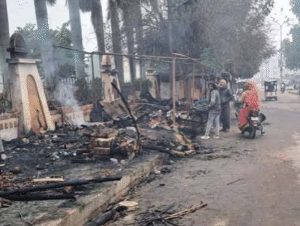आईआईएम रोड पर देर रात भीषण आग, आठ दमकल गाड़ियों ने पाया काबू