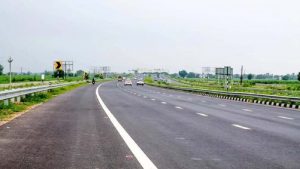 लखनऊ-कानपुर एक्सप्रेसवे पर मिलीं कई खामियां, रॉन्ग साइड वाहनों से बढ़ा खतरा लखनऊ-कानपुर एक्सप्रेसवे पर मिलीं कई खामियां, रॉन्ग साइड वाहनों से बढ़ा खतरा