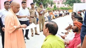 गोरखपुर में सीएम योगी ने सुनी फरियाद, अधिकारियों को दिए त्वरित कार्रवाई के निर्देश