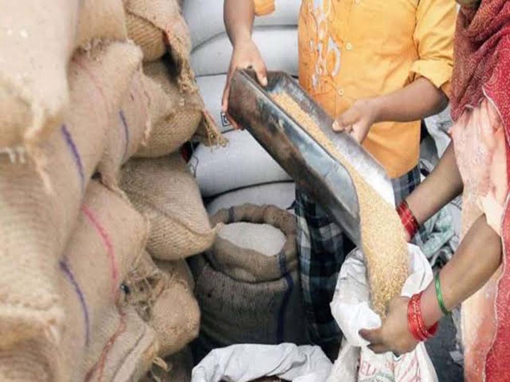 राशन घोटाले पर सरकार सख्त, लाखों अपात्र लाभार्थियों के कार्ड होंगे निरस्त राशन घोटाले पर सरकार सख्त, लाखों अपात्र लाभार्थियों के कार्ड होंगे निरस्त
