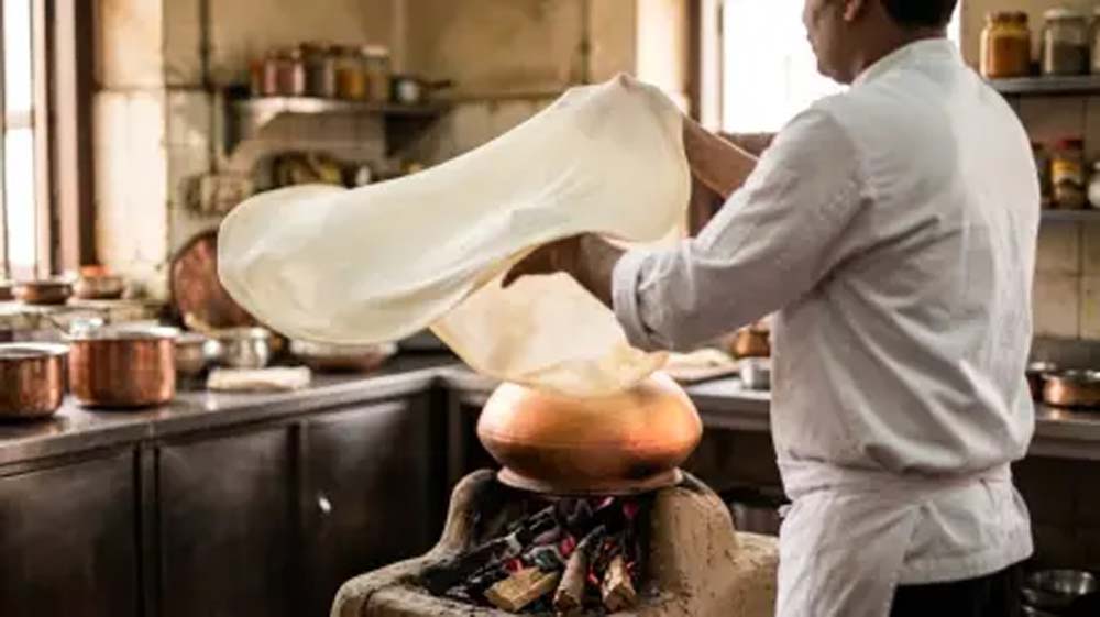 घर पर बनाएं पापड़ जैसी पतली मटका रोटी, जानें आसान रेसिपी और टिप्स घर पर बनाएं पापड़ जैसी पतली मटका रोटी, जानें आसान रेसिपी और टिप्स