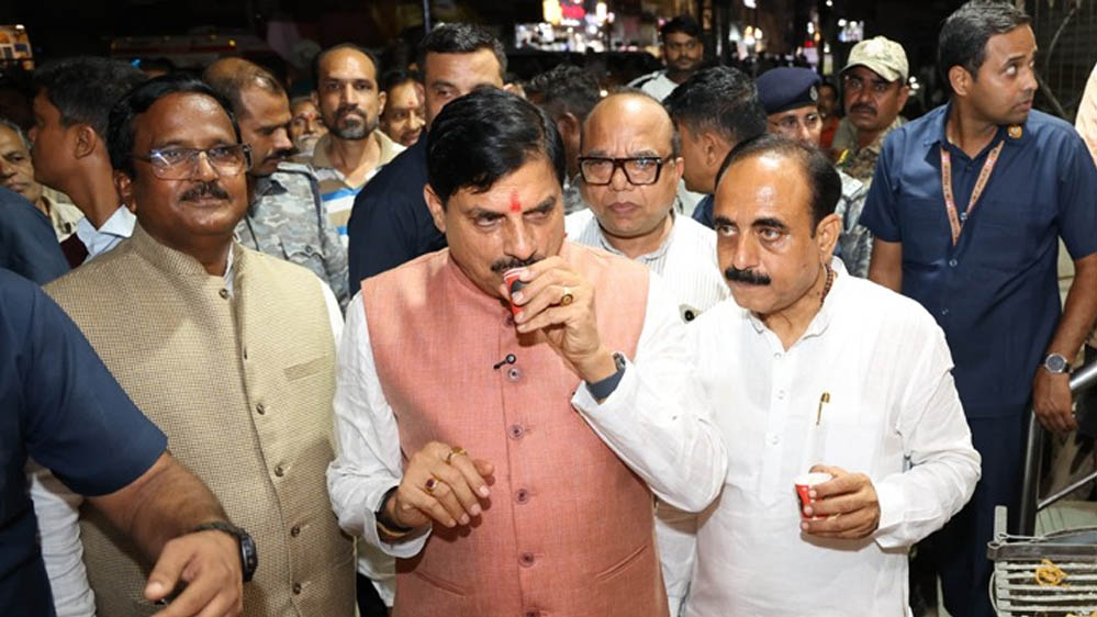 मुख्यमंत्री डॉ. यादव सड़क पर उतरे, बाइक और पैदल शहर का किया निरीक्षण