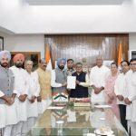 निकाय चुनाव प्रक्रिया पर BJP ने उठाए सवाल, राज्यपाल के दरबार पहुंचा प्रतिनिधिमंडल निकाय चुनाव प्रक्रिया पर BJP ने उठाए सवाल, राज्यपाल के दरबार पहुंचा प्रतिनिधिमंडल