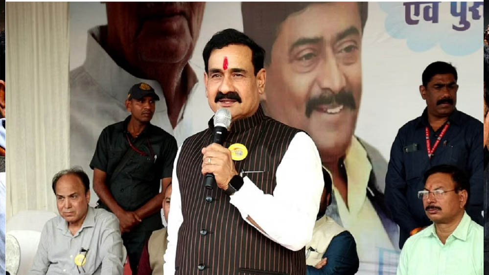 दिल्ली के सर्वे के बाद बदला BJP का फैसला, क्या दतिया में नरोत्तम मिश्रा का प्रभाव पड़ रहा है कमजोर? दिल्ली के सर्वे के बाद बदला BJP का फैसला, क्या दतिया में नरोत्तम मिश्रा का प्रभाव पड़ रहा है कमजोर?