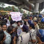 नीट पेपर लीक विरोध में बिहार में बवाल, कई जिलों में हिंसक प्रदर्शन नीट पेपर लीक विरोध में बिहार में बवाल, कई जिलों में हिंसक प्रदर्शन
