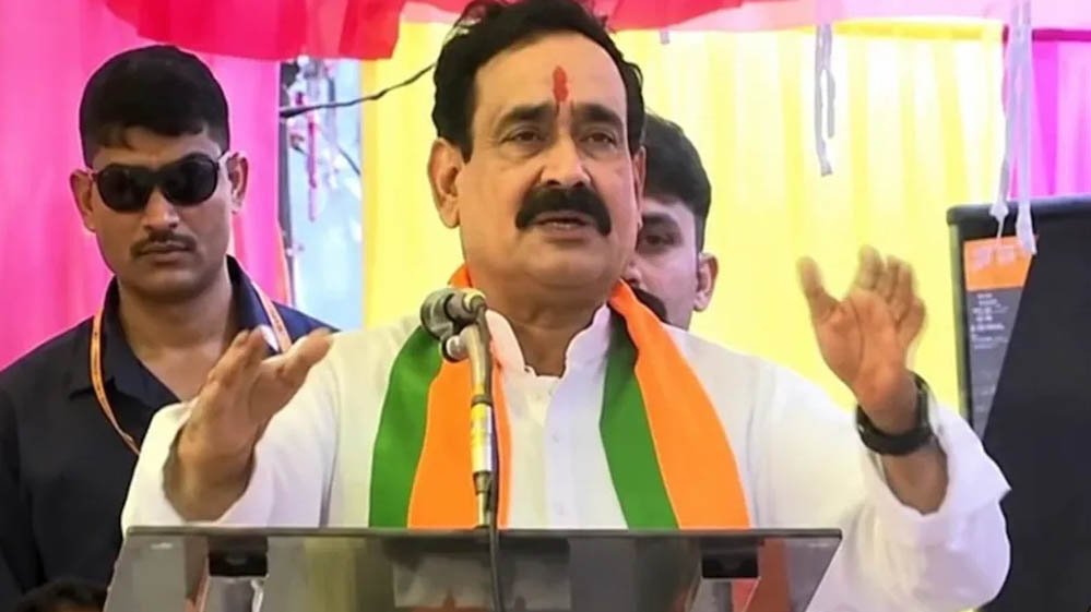 Datia Bypoll: भरी सभा में रो पड़े नरोत्तम मिश्रा, कहा- हर गांव जाकर भाई आशुतोष के लिए मांगूंगा वोट Datia Bypoll: भरी सभा में रो पड़े नरोत्तम मिश्रा, कहा- हर गांव जाकर भाई आशुतोष के लिए मांगूंगा वोट