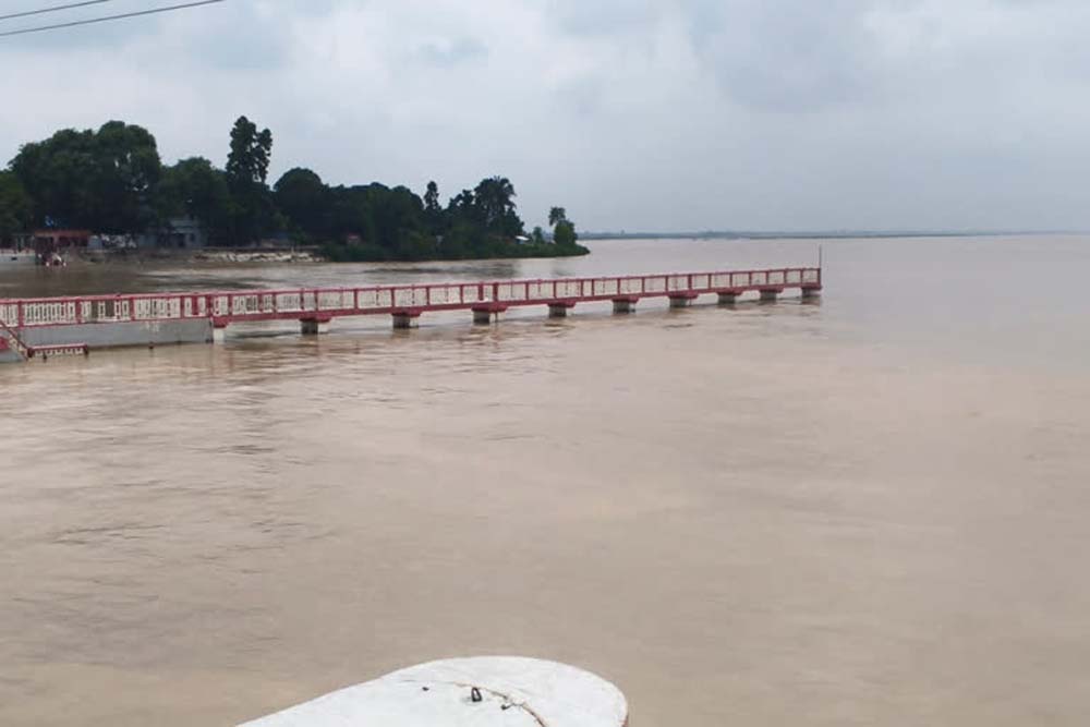 बारिश से उफनी कोसी, जलस्त्राव बढ़ने पर प्रशासन अलर्ट बारिश से उफनी कोसी, जलस्त्राव बढ़ने पर प्रशासन अलर्ट