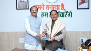 मुख्यमंत्री विष्णु देव साय से मिले हज कमेटी अध्यक्ष मिर्जा एजाज़ बेग, ज़मज़म और खजूर किए भेंट