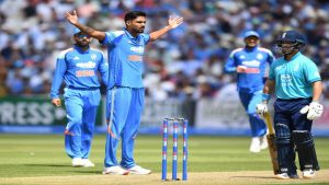 भारत की घातक गेंदबाजी के आगे इंग्लैंड बेबस, सिर्फ 17 ओवर में गिरे 5 विकेट भारत की घातक गेंदबाजी के आगे इंग्लैंड बेबस, सिर्फ 17 ओवर में गिरे 5 विकेट