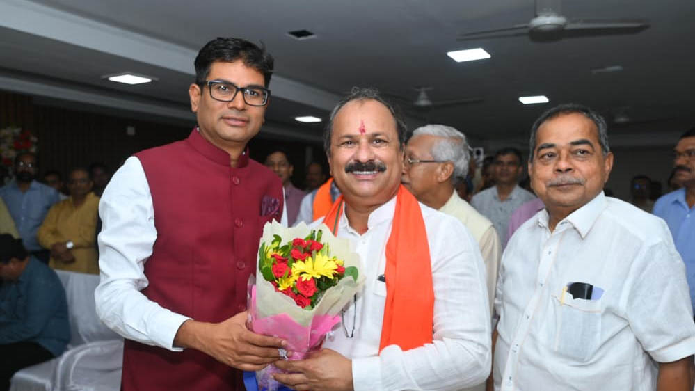 डॉ. जय प्रकाश शर्मा ने ग्रहण किया रायपुर विकास प्राधिकरण के उपाध्यक्ष का कार्यभार डॉ. जय प्रकाश शर्मा ने ग्रहण किया रायपुर विकास प्राधिकरण के उपाध्यक्ष का कार्यभार