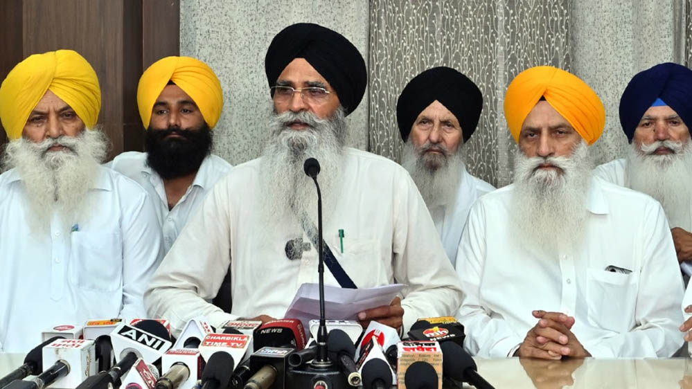 श्रद्धालुओं की भावनाओं का हवाला देकर SGPC ने उठाई करतारपुर कॉरिडोर खोलने की मांग श्रद्धालुओं की भावनाओं का हवाला देकर SGPC ने उठाई करतारपुर कॉरिडोर खोलने की मांग