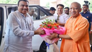 सड़क निर्माण के साथ दुर्घटनाओं में कमी लाने पर भी समान ध्यान दें: नितिन गडकरी सड़क निर्माण के साथ दुर्घटनाओं में कमी लाने पर भी समान ध्यान दें: नितिन गडकरी