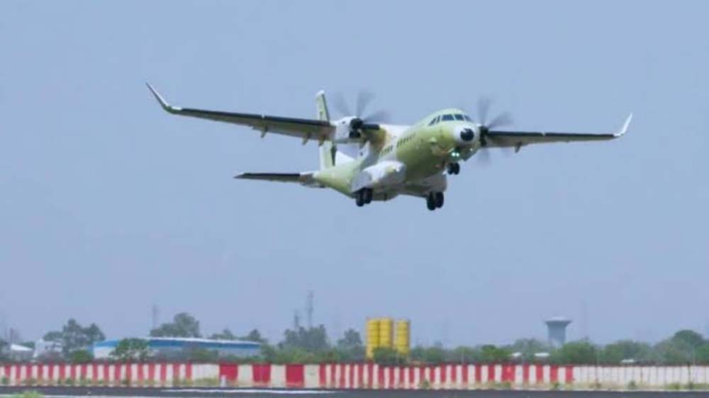 टाटा फैक्ट्री में बना C-295, मेक इन इंडिया को नई उड़ान टाटा फैक्ट्री में बना C-295, मेक इन इंडिया को नई उड़ान