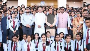 रायपुर विधानसभा में लोकतंत्र से रूबरू हुए छात्र, शकुंतला विद्यालय के विद्यार्थियों ने देखी सदन की कार्यवाही रायपुर विधानसभा में लोकतंत्र से रूबरू हुए छात्र, शकुंतला विद्यालय के विद्यार्थियों ने देखी सदन की कार्यवाही