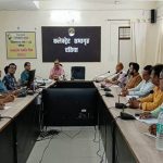निर्वाचन आयोग के दिशा-निर्देशों के अनुरूप दतिया प्रशासन सक्रिय, व्यवस्थाओं पर विशेष फोकस