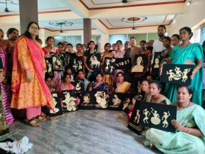 बलौदाबाजार में समूह की 40 महिलाओं को मिला धान और पैरा आर्ट का प्रशिक्षण बलौदाबाजार में समूह की 40 महिलाओं को मिला धान और पैरा आर्ट का प्रशिक्षण