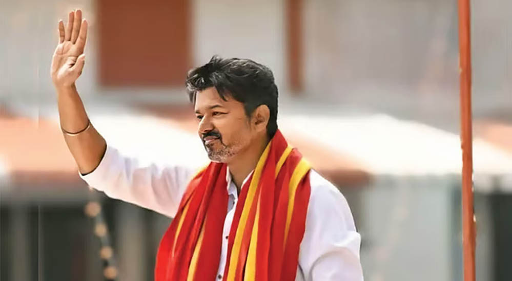 थलपति विजय की बढ़ीं मुश्किलें, सरकार बनने के दो महीने के भीतर नए विवाद ने मचाई हलचल थलपति विजय की बढ़ीं मुश्किलें, सरकार बनने के दो महीने के भीतर नए विवाद ने मचाई हलचल