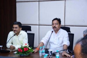निर्माण कार्यों में तेजी लाने मंडल अध्यक्ष ने ठेकेदारों को दिए निर्देश निर्माण कार्यों में तेजी लाने मंडल अध्यक्ष ने ठेकेदारों को दिए निर्देश