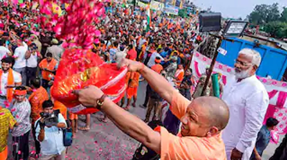 कांवड़ यात्रा की तैयारियों पर CM योगी सख्त, गड्ढामुक्त सड़कें, झाड़ियों की सफाई और रूट व्यवस्था के दिए निर्देश कांवड़ यात्रा की तैयारियों पर CM योगी सख्त, गड्ढामुक्त सड़कें, झाड़ियों की सफाई और रूट व्यवस्था के दिए निर्देश