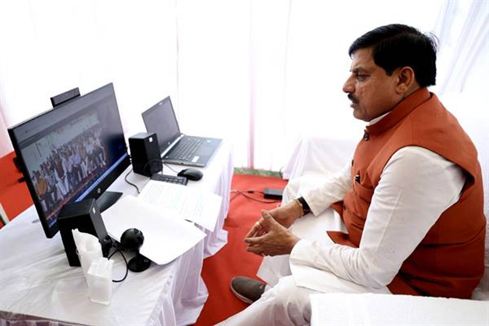 मुख्यमंत्री डॉ. यादव का किसानों को मंत्र, प्राकृतिक खेती और वैल्यू एडिशन से बढ़ाएं आय मुख्यमंत्री डॉ. यादव का किसानों को मंत्र, प्राकृतिक खेती और वैल्यू एडिशन से बढ़ाएं आय