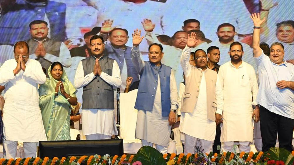 मुख्यमंत्री विष्णु देव साय की गरिमामयी उपस्थिति में रामगढ़ महोत्सव-2026 का भव्य समापन मुख्यमंत्री विष्णु देव साय की गरिमामयी उपस्थिति में रामगढ़ महोत्सव-2026 का भव्य समापन