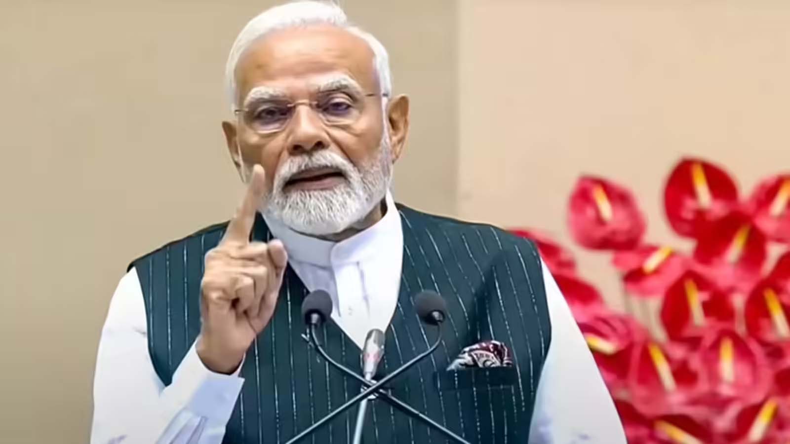 आत्मनिर्भर रक्षा भारत की ताकत, मोदी ने स्वदेशी हथियारों का किया जिक्र