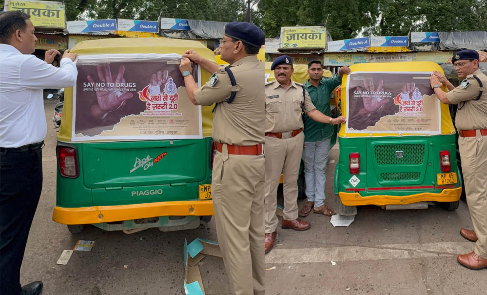झाबुआ पुलिस का जनजागरूकता अभियान, SP ने नशामुक्ति संदेशों के साथ ऑटो-वाहनों को बनाया जागरूकता का माध्यम झाबुआ पुलिस का जनजागरूकता अभियान, SP ने नशामुक्ति संदेशों के साथ ऑटो-वाहनों को बनाया जागरूकता का माध्यम