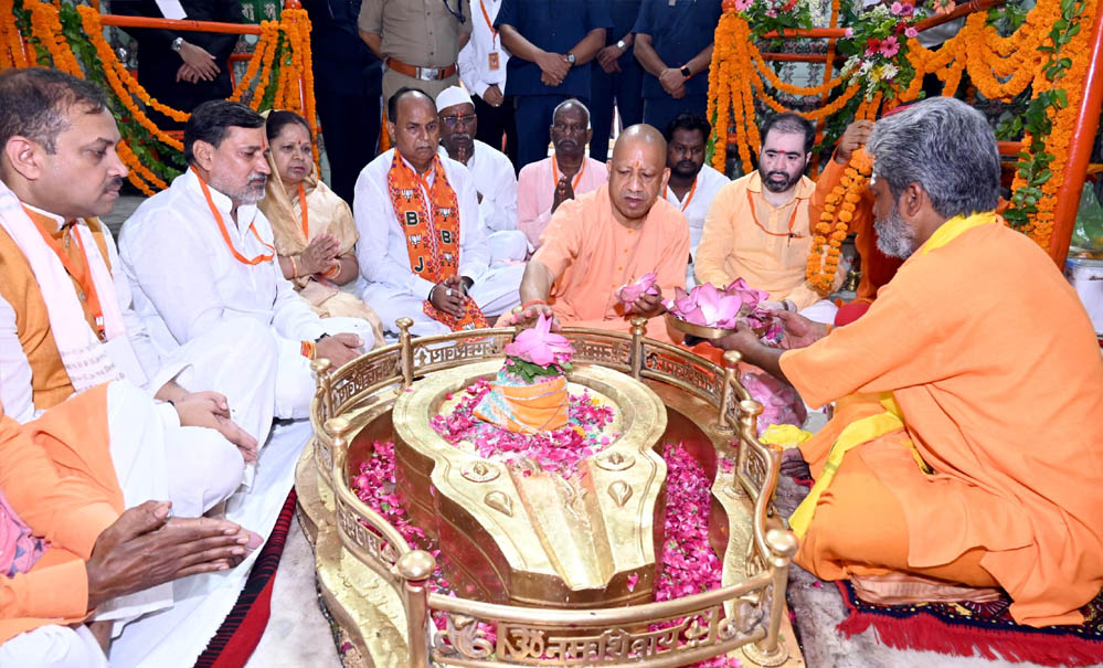 मुख्यमंत्री योगी आदित्यनाथ ने किया निर्माणाधीन कॉरिडोर का अवलोकन मुख्यमंत्री योगी आदित्यनाथ ने किया निर्माणाधीन कॉरिडोर का अवलोकन