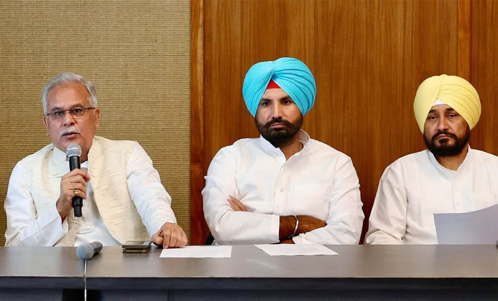Punjab Congress Meeting: अंदरूनी खींचतान के बीच बघेल की बड़ी बैठक, चन्नी गुट की मौजूदगी पर सबकी निगाहें Punjab Congress Meeting: अंदरूनी खींचतान के बीच बघेल की बड़ी बैठक, चन्नी गुट की मौजूदगी पर सबकी निगाहें