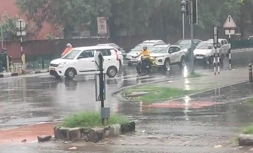पंजाब-चंडीगढ़ में मानसून का जोरदार कमबैक, तेज बारिश के साथ बिजली गिरने की चेतावनी, उमस से राहत पंजाब-चंडीगढ़ में मानसून का जोरदार कमबैक, तेज बारिश के साथ बिजली गिरने की चेतावनी, उमस से राहत