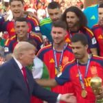 स्पेन की जीत के जश्न में ट्रंप की एंट्री बनी चर्चा का विषय, FIFA अध्यक्ष ने मंच से हटाया स्पेन की जीत के जश्न में ट्रंप की एंट्री बनी चर्चा का विषय, FIFA अध्यक्ष ने मंच से हटाया
