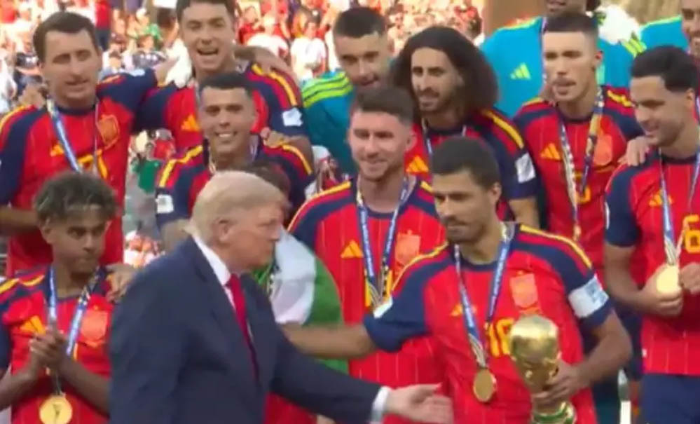 स्पेन की जीत के जश्न में ट्रंप की एंट्री बनी चर्चा का विषय, FIFA अध्यक्ष ने मंच से हटाया स्पेन की जीत के जश्न में ट्रंप की एंट्री बनी चर्चा का विषय, FIFA अध्यक्ष ने मंच से हटाया