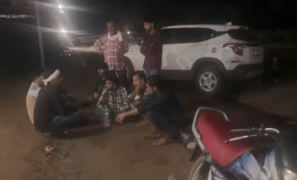 सेल्फी का एक पल बना काल, नरसिंहपुर में वॉटरफॉल से लौट रहे 6 दोस्तों की हाईवा की टक्कर से मौत सेल्फी का एक पल बना काल, नरसिंहपुर में वॉटरफॉल से लौट रहे 6 दोस्तों की हाईवा की टक्कर से मौत