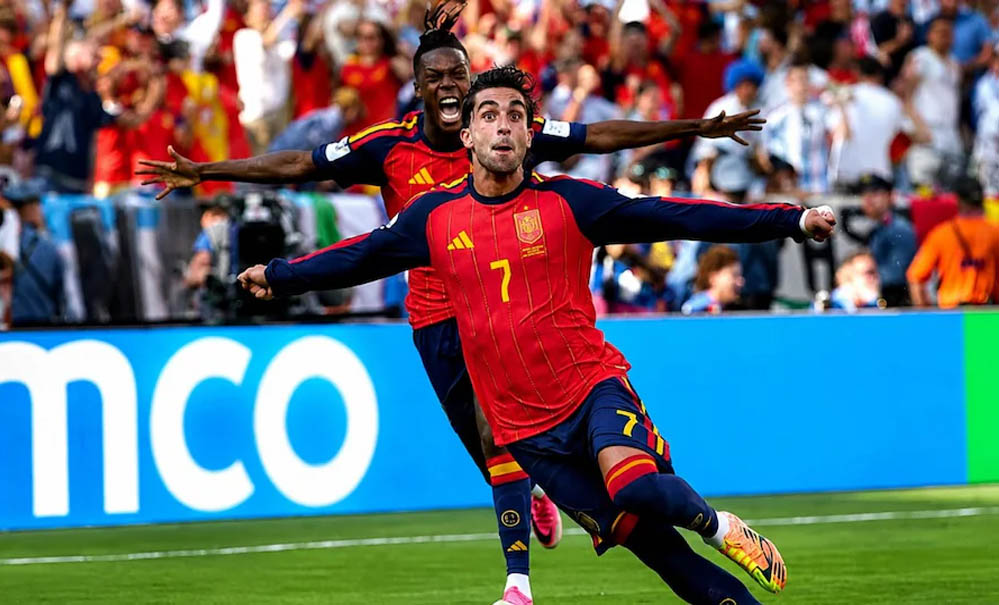 Spain World Cup Champion: अर्जेंटीना को हराकर स्पेन ने जीता खिताब, इतिहास में पहली बार बना फुटबॉल का नया सम्राट Spain World Cup Champion: अर्जेंटीना को हराकर स्पेन ने जीता खिताब, इतिहास में पहली बार बना फुटबॉल का नया सम्राट