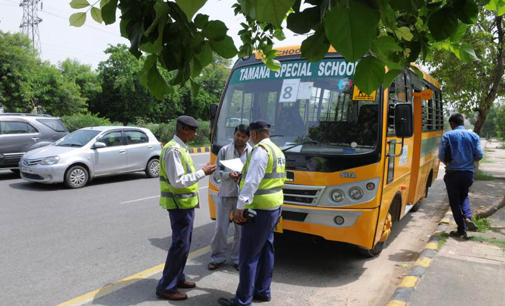 School Bus Checking: इंदौर में 10 दिन चला अभियान, 1126 बसें चेक, नियम तोड़ने वाली 163 पर कार्रवाई School Bus Checking: इंदौर में 10 दिन चला अभियान, 1126 बसें चेक, नियम तोड़ने वाली 163 पर कार्रवाई