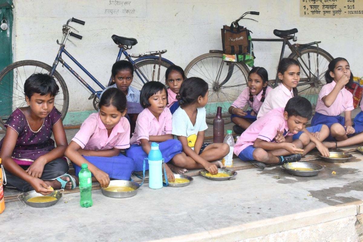 मध्याह्न भोजन राशि आवंटन बदलेगा, स्कूलों को जल्द मिलेगी नई व्यवस्था