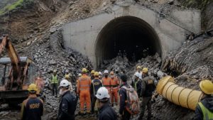 सिक्किम टनल त्रासदी में मौत का आंकड़ा 10 पहुंचा, NDRF ने कहा- फंसे लोगों की संख्या का नहीं है पता सिक्किम टनल त्रासदी में मौत का आंकड़ा 10 पहुंचा, NDRF ने कहा- फंसे लोगों की संख्या का नहीं है पता