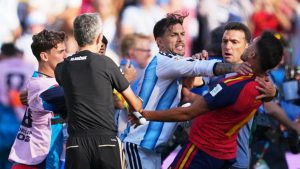 Argentina को बड़ा झटका! विश्व कप फाइनल के बाद खिलाड़ियों पर गिरेगी गाज, FIFA ने लिया एक्शन Argentina को बड़ा झटका! विश्व कप फाइनल के बाद खिलाड़ियों पर गिरेगी गाज, FIFA ने लिया एक्शन