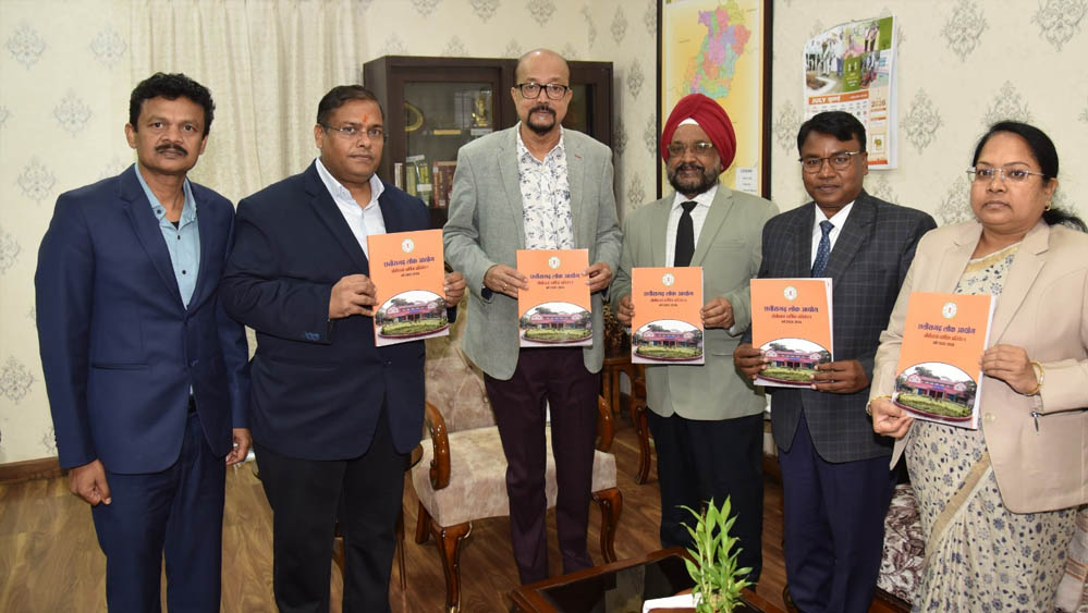 राज्यपाल डेका को प्रमुख लोकायुक्त उबोवेजा ने आयोग का वार्षिक प्रतिवेदन सौंपा राज्यपाल डेका को प्रमुख लोकायुक्त उबोवेजा ने आयोग का वार्षिक प्रतिवेदन सौंपा