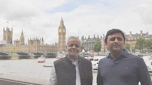अखिलेश का लंदन दौरा बना चर्चा का विषय, सियासी गलियारों में तेज हुई अटकलें अखिलेश का लंदन दौरा बना चर्चा का विषय, सियासी गलियारों में तेज हुई अटकलें